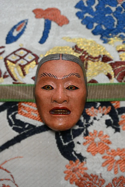 帯留 能面 山姥 - 能面師 倉林朗 能面展示室ー能面展示室